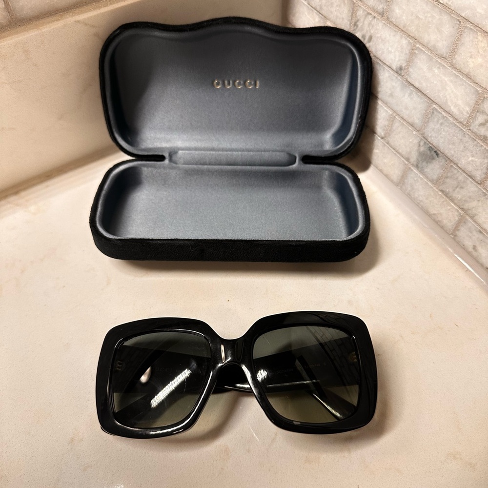 Gucci Women's Black Sunglasses - Picture 6 of 7